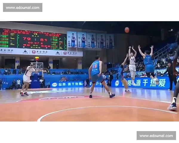 攻防博弈与关键时刻解析一场经典篮球对决全景回顾战术复盘精彩瞬间