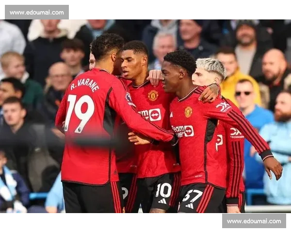 曼联vs曼城巅峰德比再燃英超冠军悬念之战红蓝对决引爆全城激情 - 副本 - 副本 曼联vs曼城巅峰德比再燃英超冠军悬念之战红蓝对决引爆全城激情 - 副本 - 副本